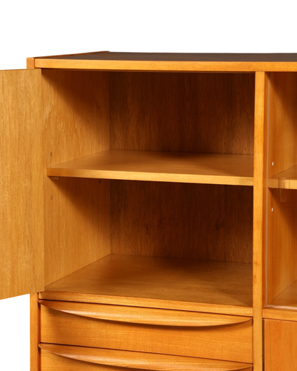 Hauptstadt Möblerei Hellerau Vitrine Modell 602 von Franz Ehrlich aus Holz mit offenem Fach und Einlegeboden