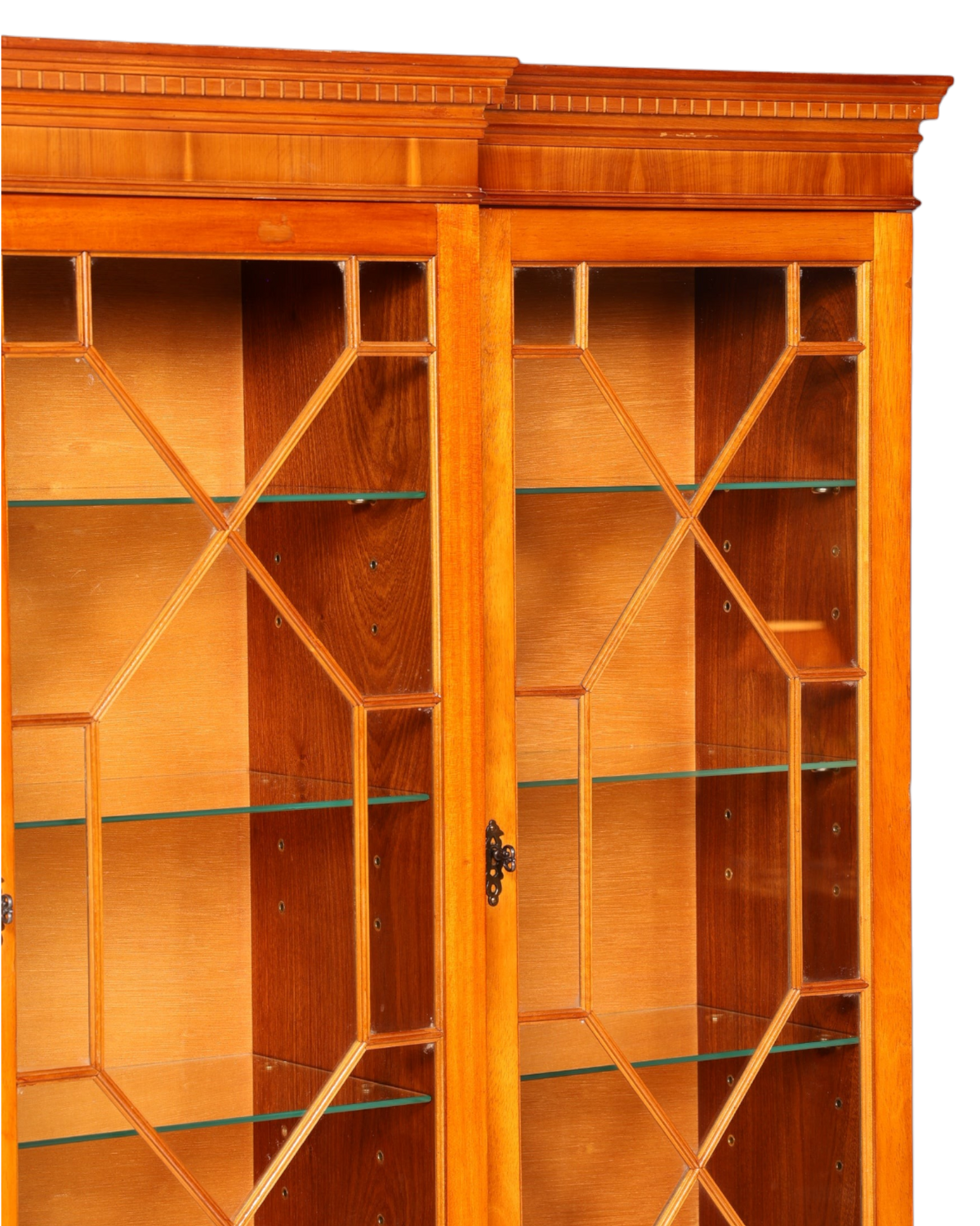 Hauptstadt Möblerei englische Vitrine aus Eibenholz mit verglasten Türen und dekorativem Gittermuster