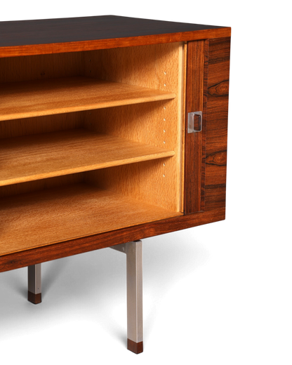 Beeindruckendes Original Hans J. Wegner für RY Møbler Modell RY 25 Sideboard Palisander Holz TV Kommode Vintage Schiebetür Schrank 1 von 2