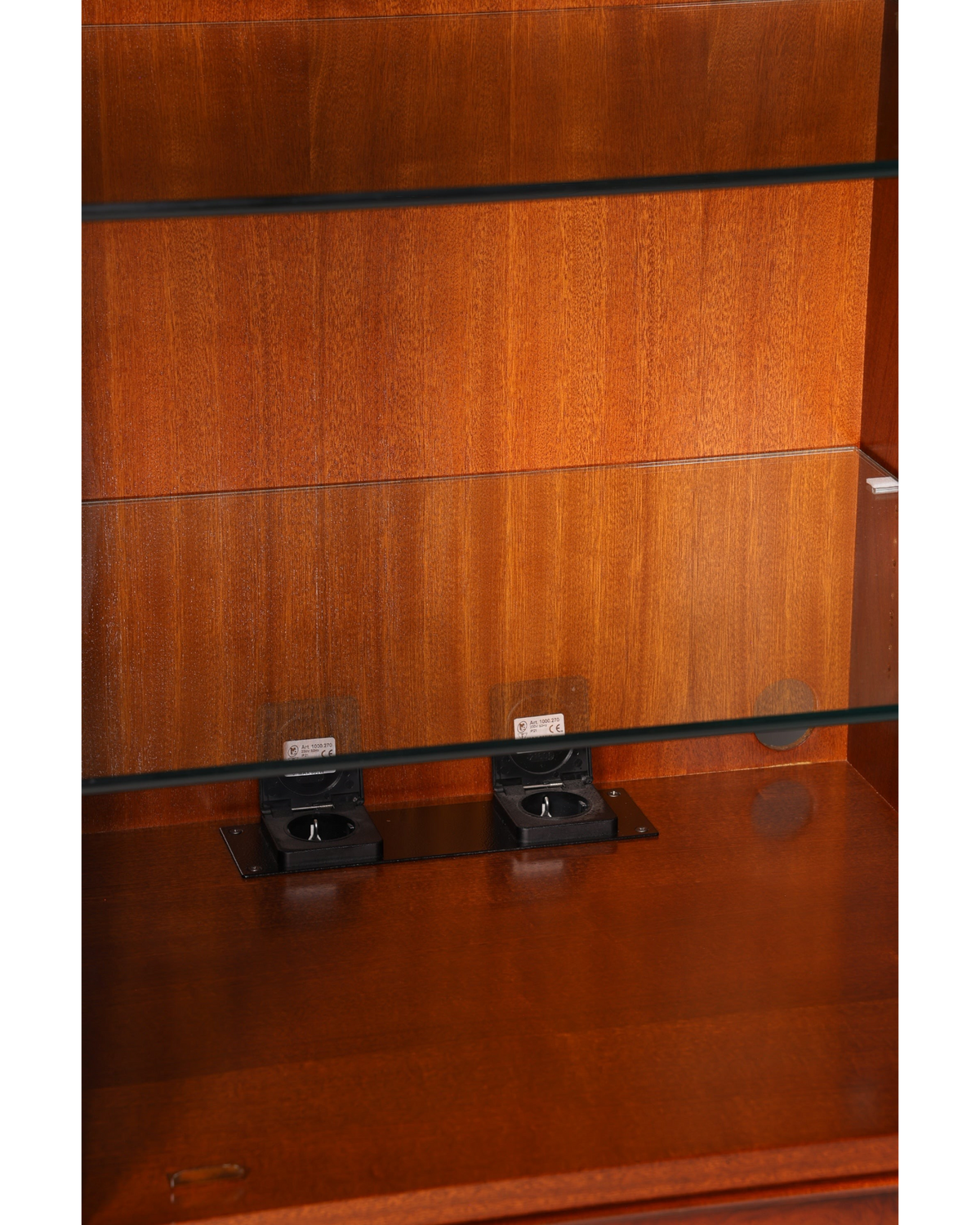 Hauptstadt Möblerei englische Mahagoni Vitrine mit integrierten schwarzen Steckdosen im Innenraum