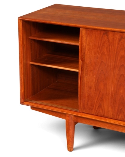 Hauptstadt Möblerei Dyrlund Sideboard aus Teakholz im Mid-Century-Design mit Schiebetür und verstellbaren Regalen