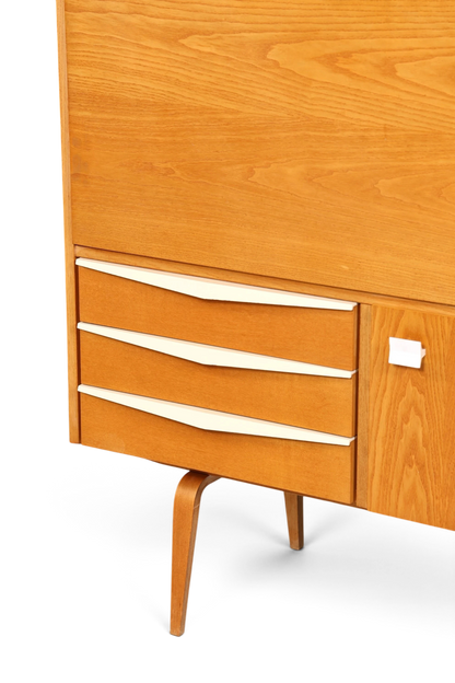Hauptstadt Möblerei Hellerau Sekretär Modell 427 aus Eschenholz mit weißen Schubladenfronten im Mid-Century-Design