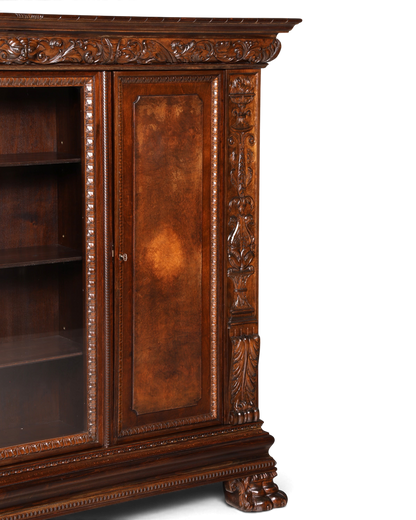 Hauptstadt Möblerei Neorenaissance Bücherschrank aus dunklem Echtholz mit aufwendigen Schnitzereien und Glasvitrine