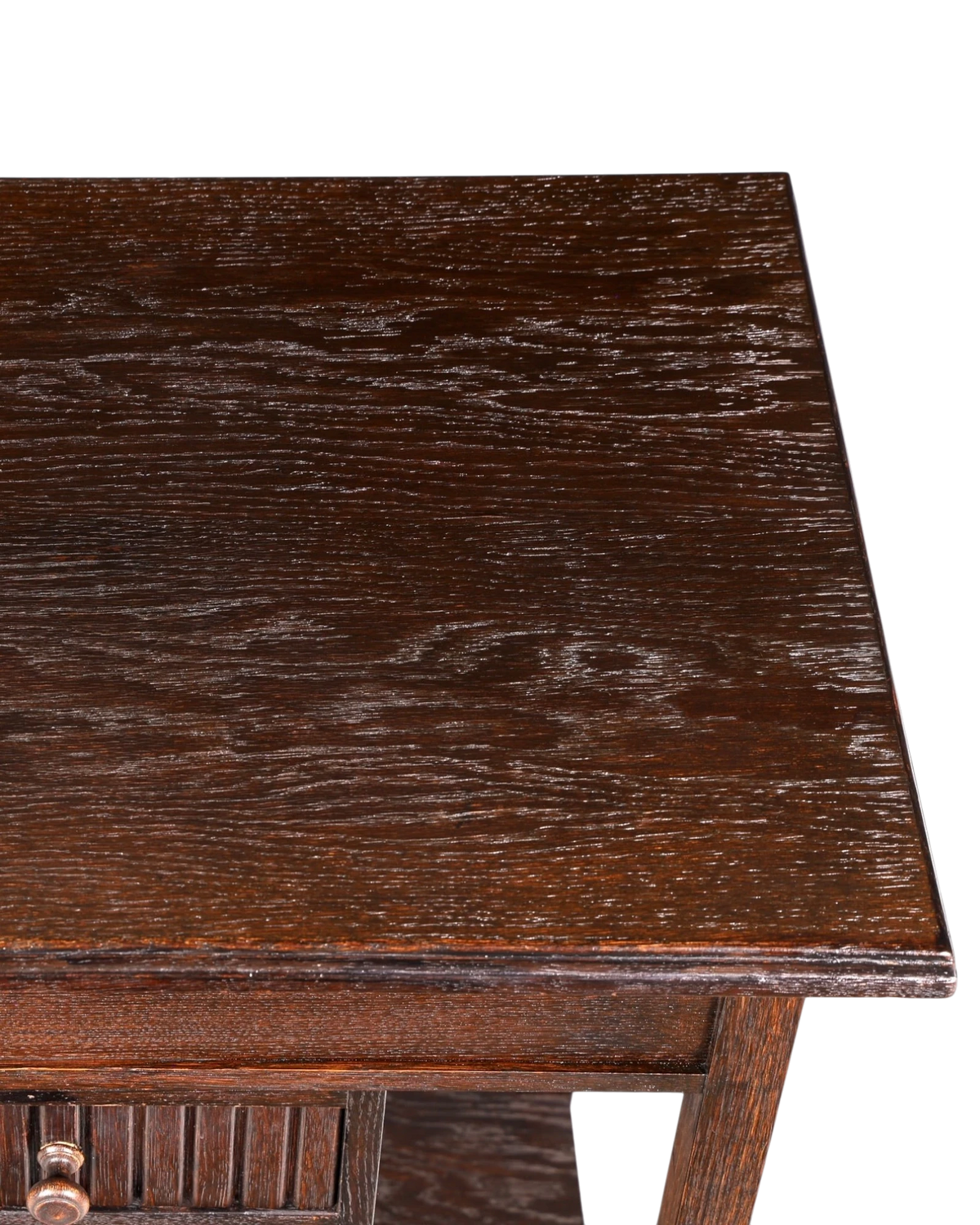 Hauptstadt Möblerei H816 Finish Tischoberfläche aus dunkel gebeiztem Holz mit sichtbarer Maserung