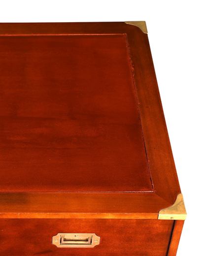 Hauptstadt Möblerei Schreibtisch im Military Chest Stil aus Holz mit brauner Lederauflage und Messingbeschlägen
