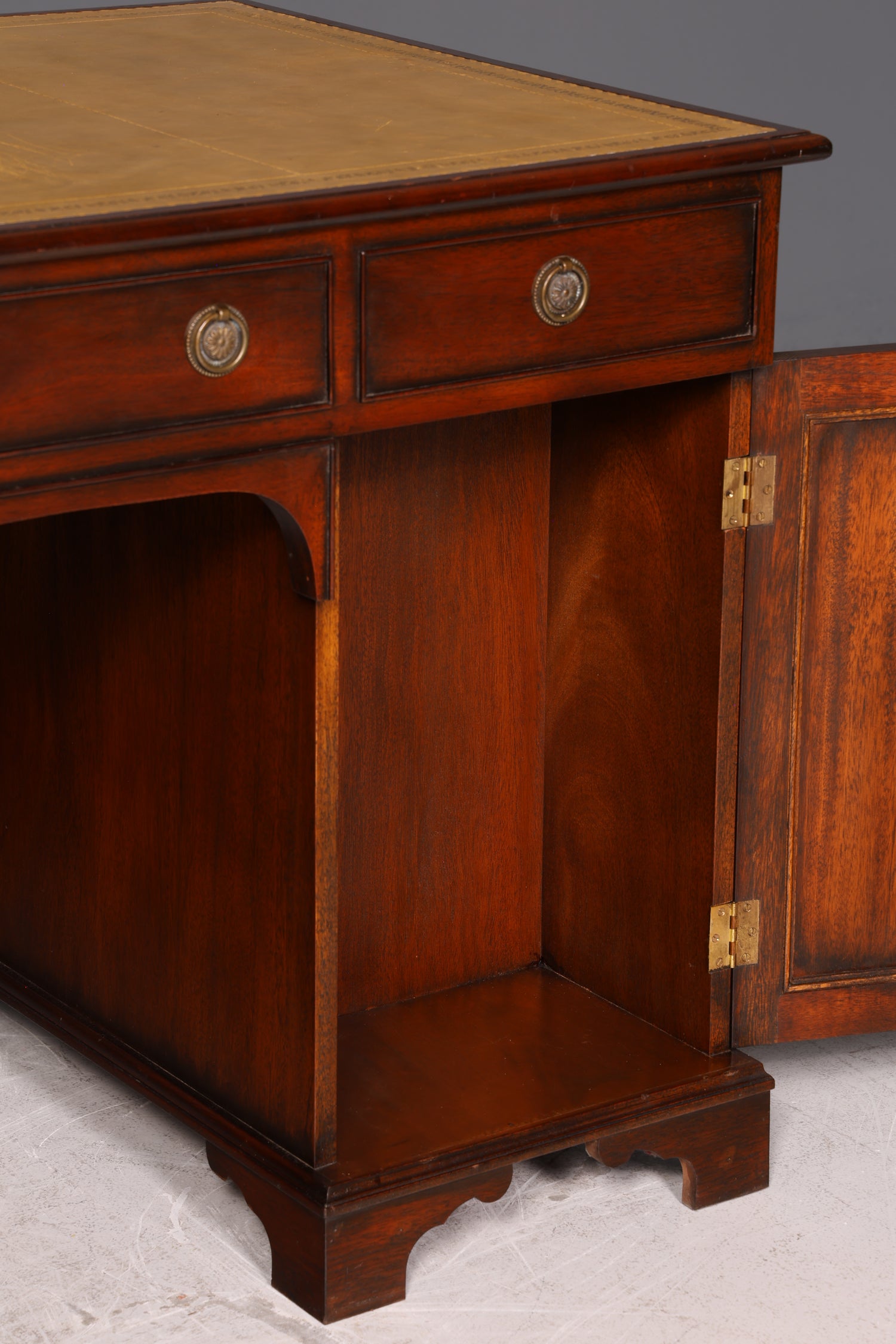 Wunderschöner Englischer Schreibtisch Echt Lederauflage Bürotisch Office Desk Chefschreibtisch
