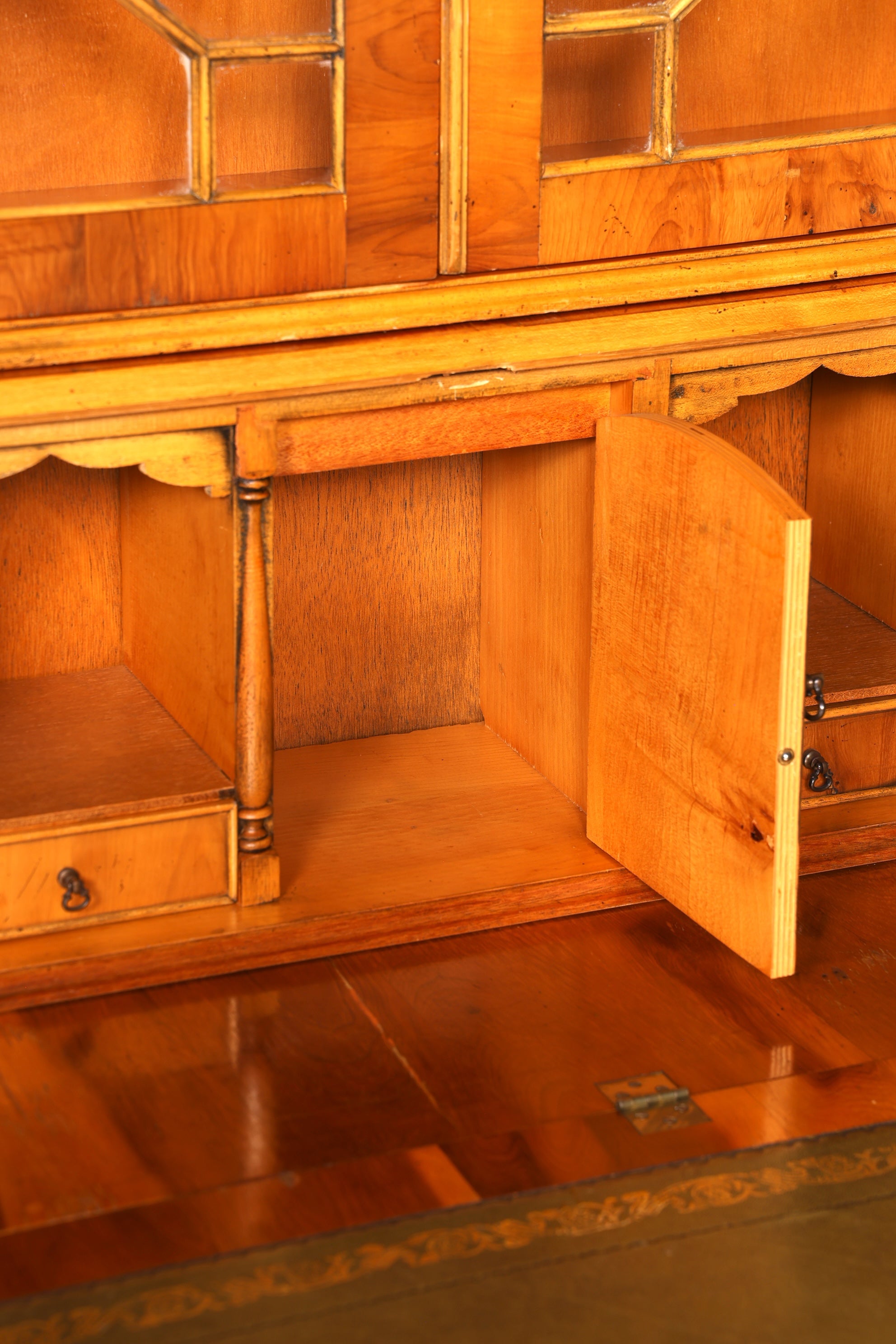 G011 Finish cm, Stilvoller Englischer Sekretär Büro Aufsatzsekretär Eibe Antik Stil Vitrinen Schrank UK