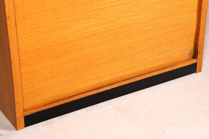Schlichter Mid Century Rollladenschrank Bauhaus Apothekerschrank Art Deco Büro Aktenschrank