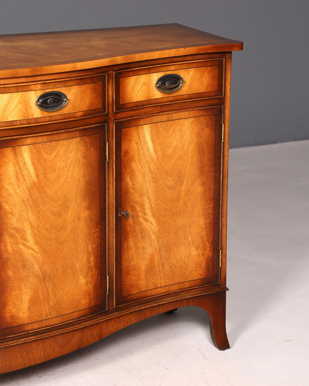 Wunderschönes Bevan Funnell Englisches Sideboard Reprodux Buffetschrank Kommode Anrichte