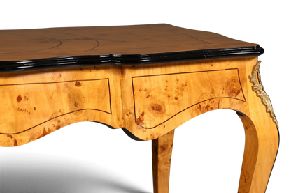 Hauptstadt Möblerei Schreibtisch im Louis XV Stil aus Massivholz mit geschwungenen Beinen und edlen Intarsien