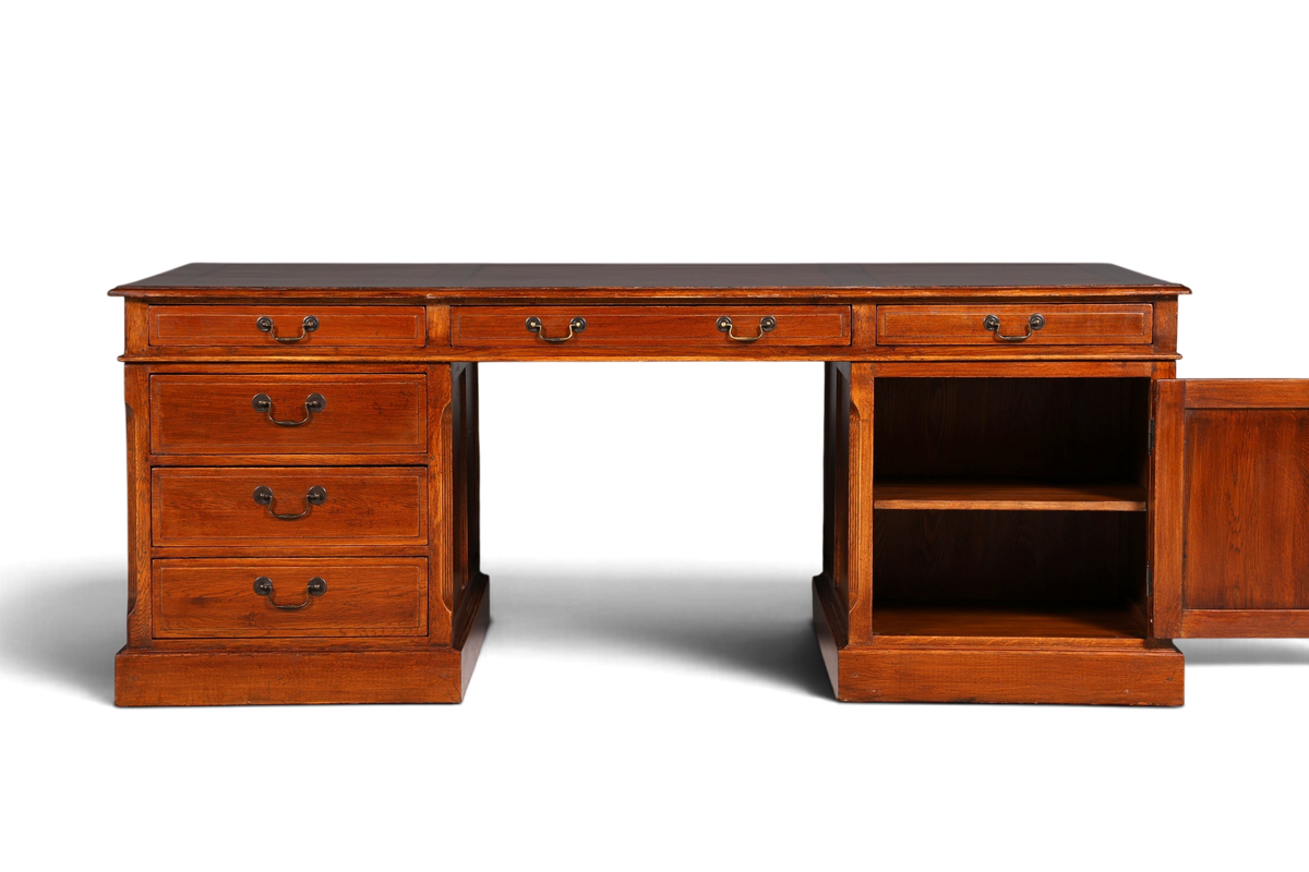 Hauptstadt Möblerei englischer XXL Partnerdesk aus massivem Holz mit Schubladen und Schrankfach im Vintage-Stil
