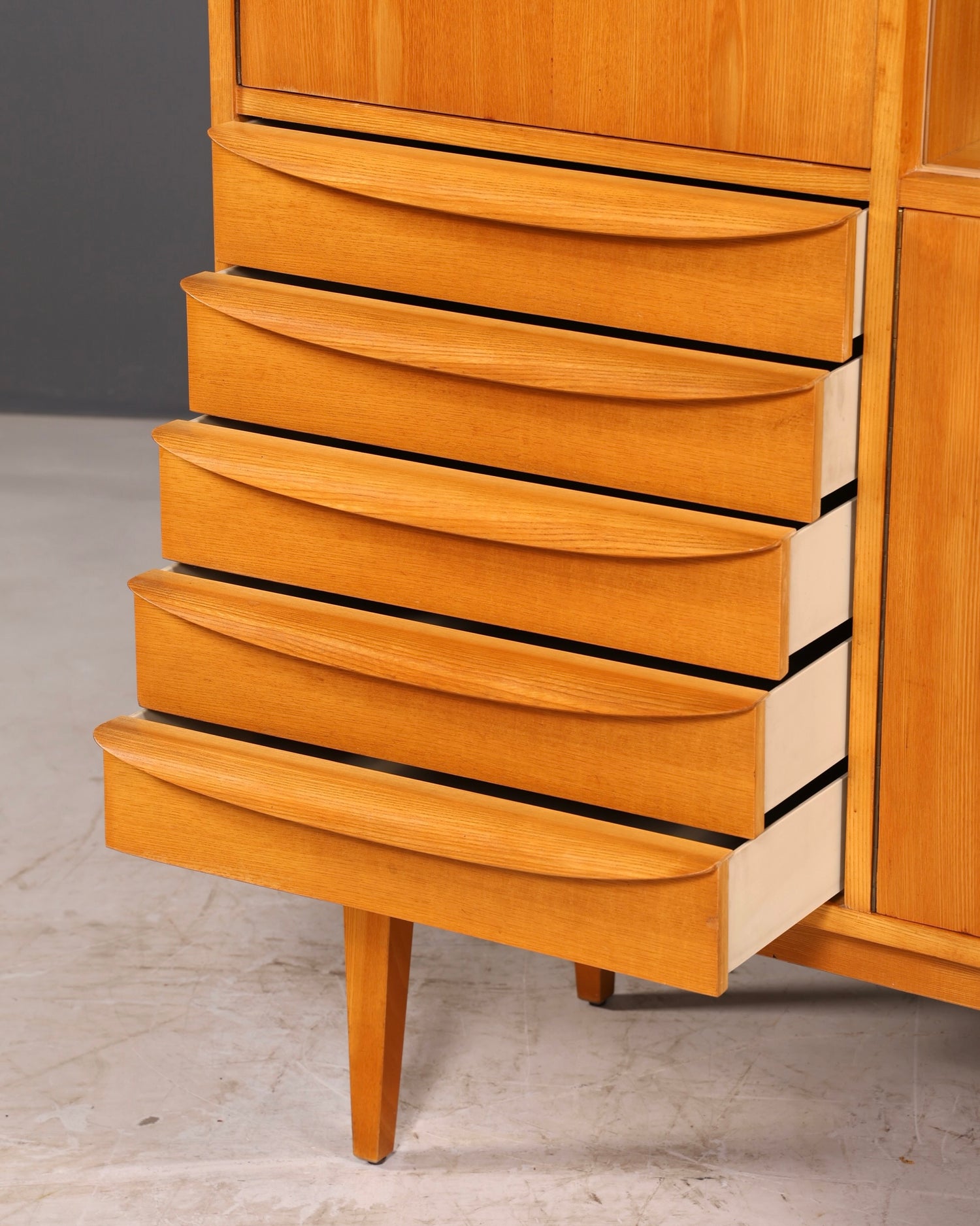 Beautiful original Hellerau mid-century display cabinet, Franz Ehrlich 602 chest of drawers and bookcase