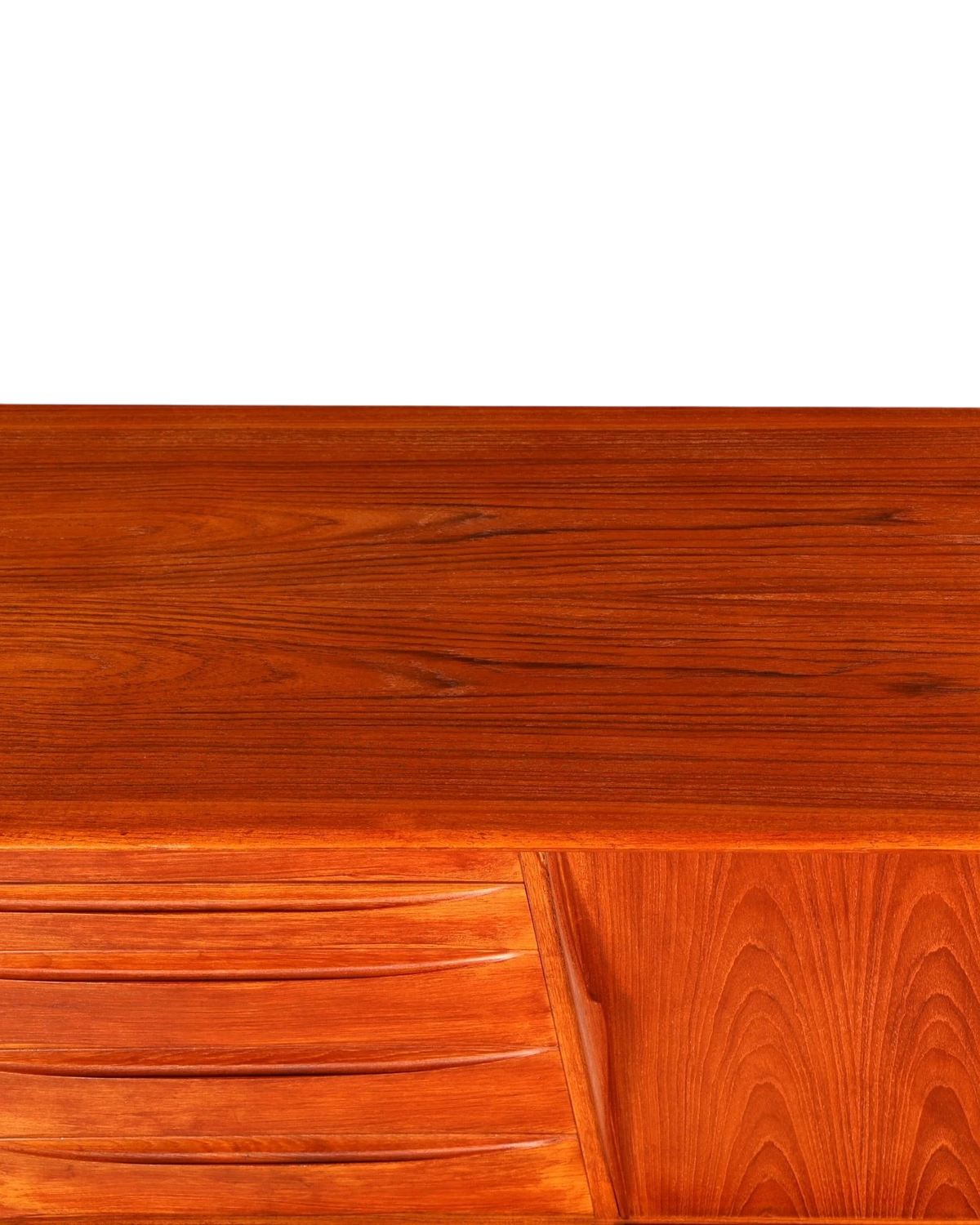 Hauptstadt Möblerei Dyrlund Mid Century Sideboard aus hochwertigem Teakholz mit markanter Maserung
