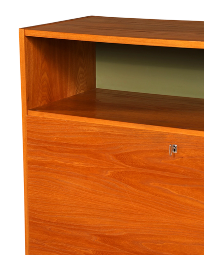 Hauptstadt Möblerei H940 Finish Sideboard aus Teakholz mit offenem Fach und abschließbarer Klapptür