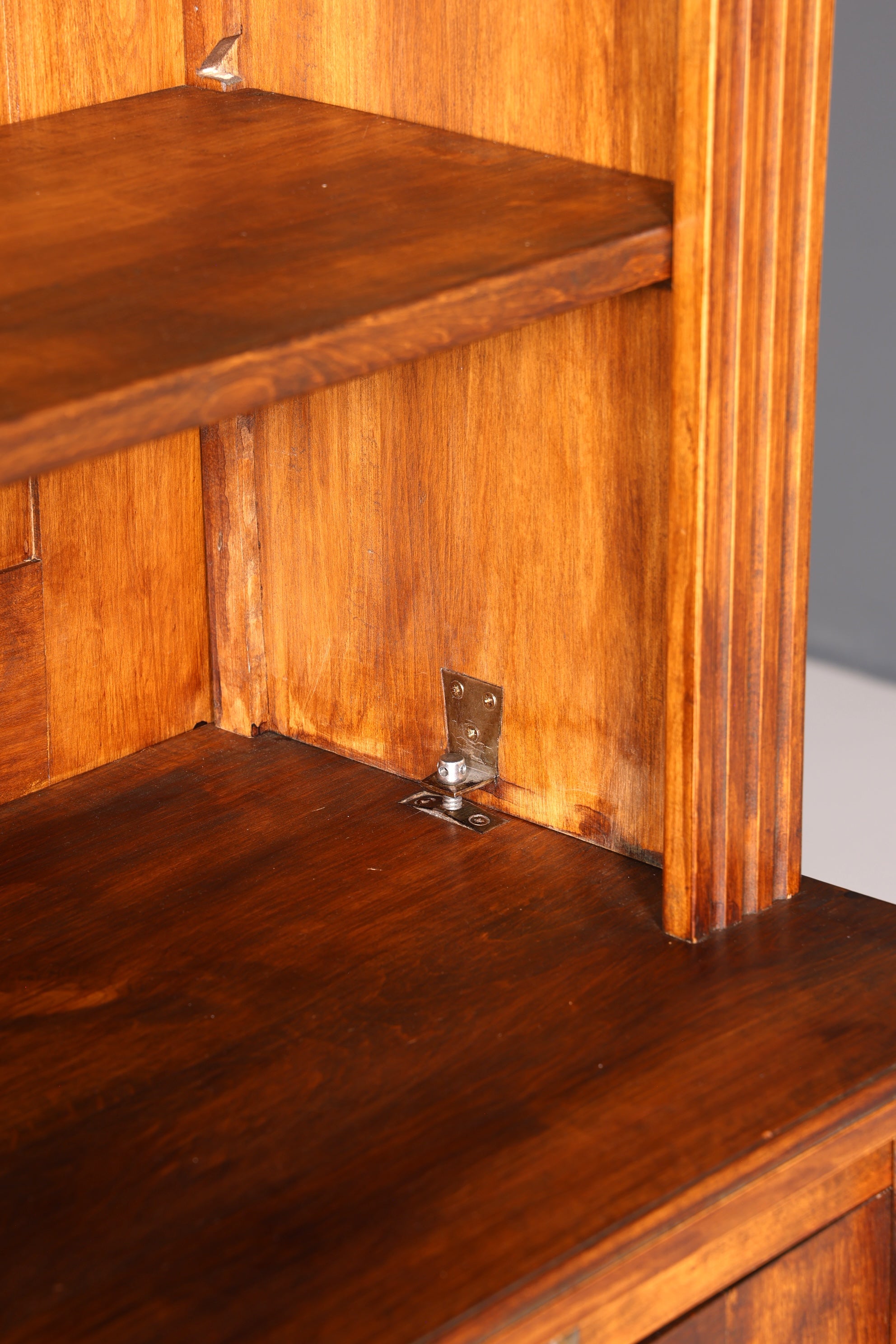 Traumhaftes XXL massiv Holz Regal Kolonial Schrank Antik Stil Bücherregal Kommode Bibliothek Bücherwand