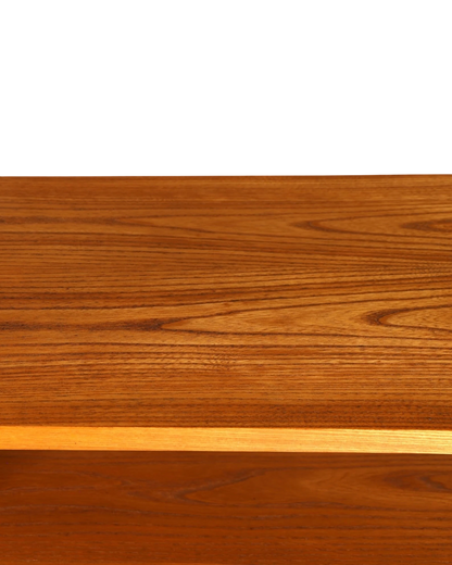 Hauptstadt Möblerei H940 Finish Oberfläche mit natürlicher Holzmaserung in warmem Braunton
