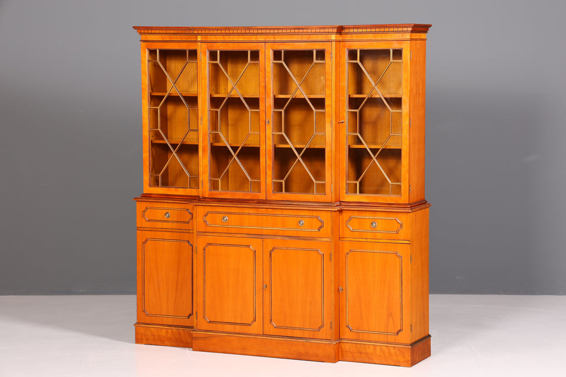 Traumhafte Englische Vitrine Bücherschrank Buffet Antik Stil Englisch Eibe Glasvitrine Bibliothek