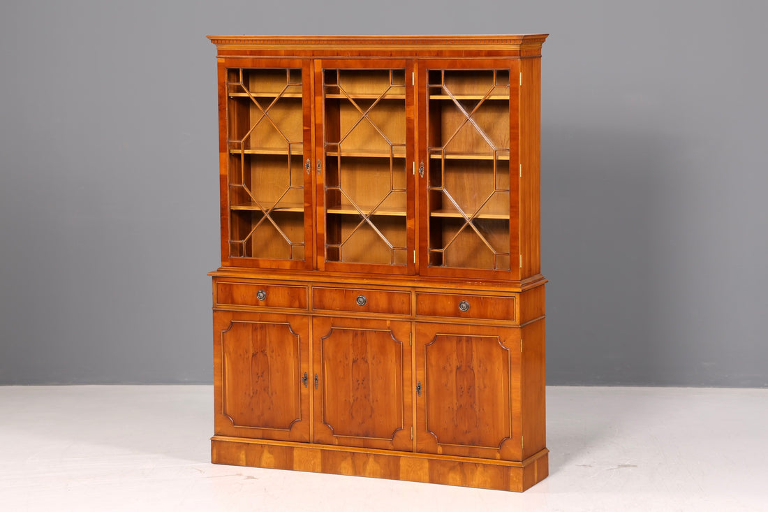 Wunderschöne Englische Vitrine Eibe Bücherschrank Glasvitrine Buffet Bibliothek Antik Vintage