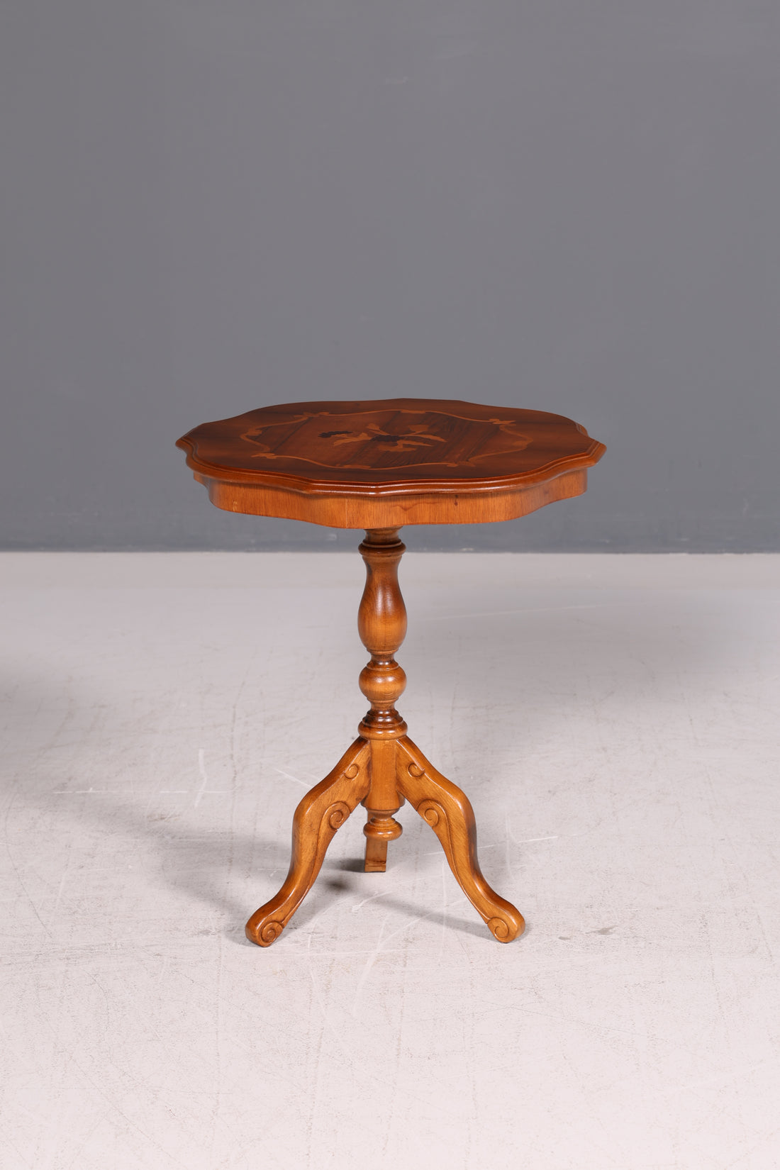 Beautiful Side Table Antique Style Baroque Occasional Table Inlays Side Table Vintage Wood
