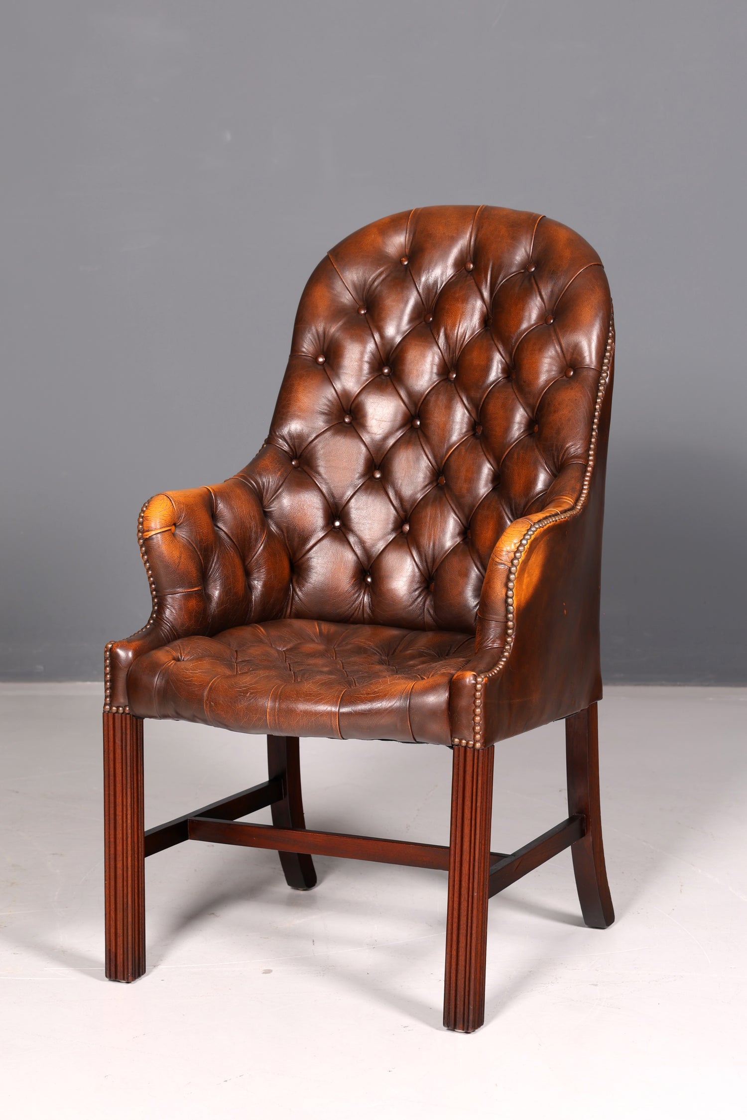 Wunderschöner Original Chesterfield Armlehnstuhl Braun Echt Leder Englisch Herrensessel Schreibtischstuhl Bürostuhl Sekretär Stuhl Antik Vintage