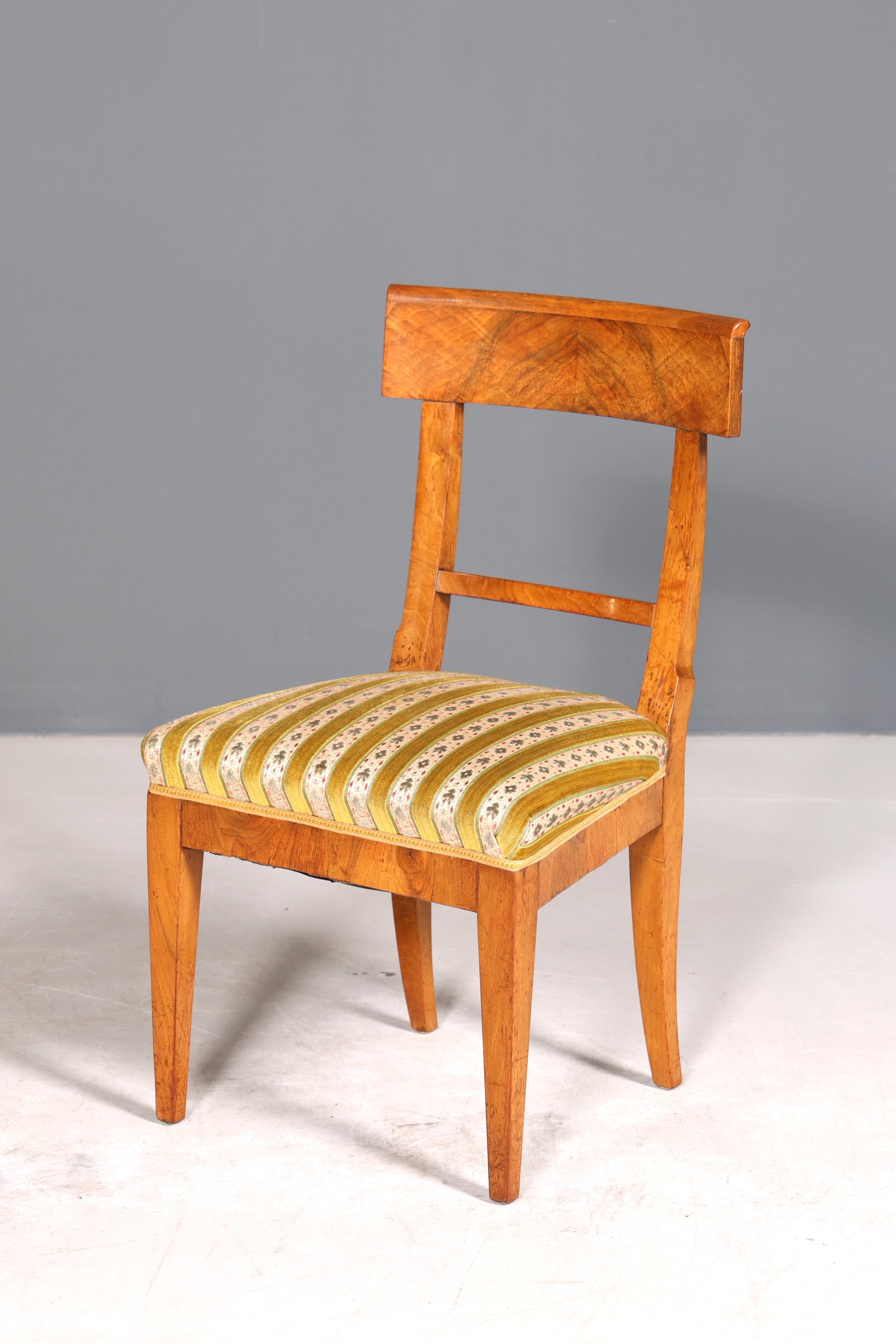 Traumhafter Biedermeier Stuhl Antik Küchenstuhl echt Holz Sekretär Stuhl Esszimmer Stuhl 1 von 2