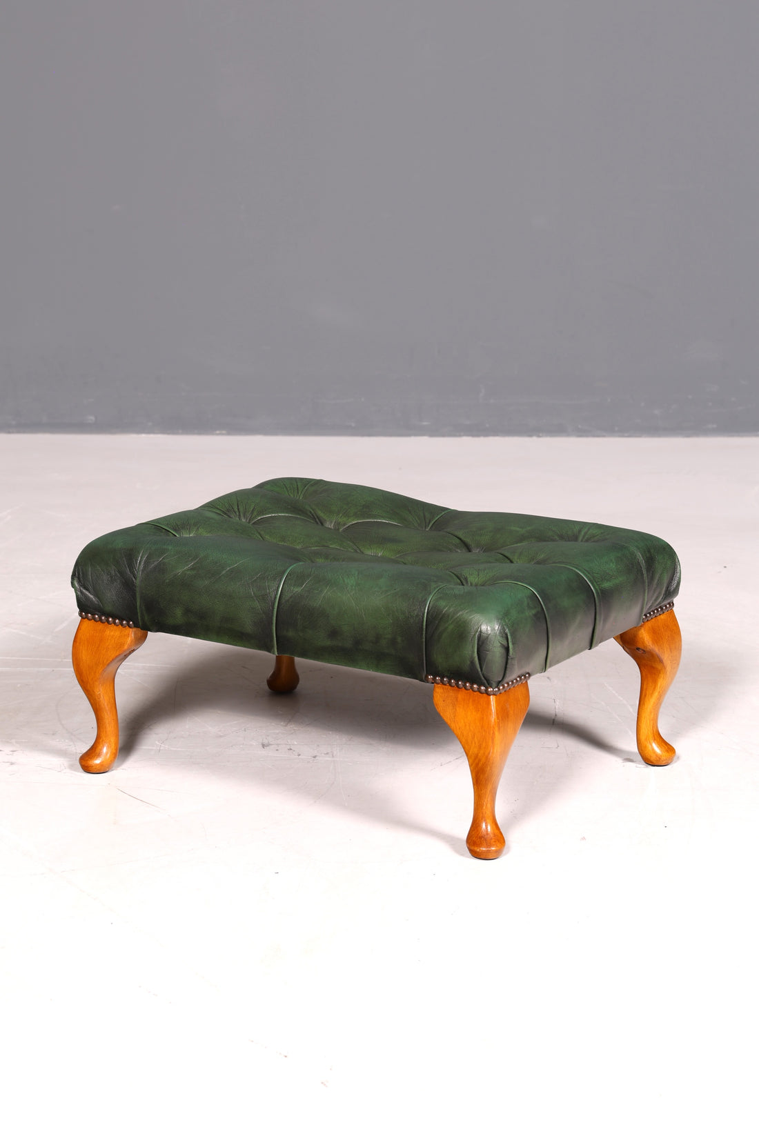 G542 Finish cm Original Chesterfield Hocker echt Leder Englischer Fusshocker UK Englisch Oxblood Fussablage (Kopie)