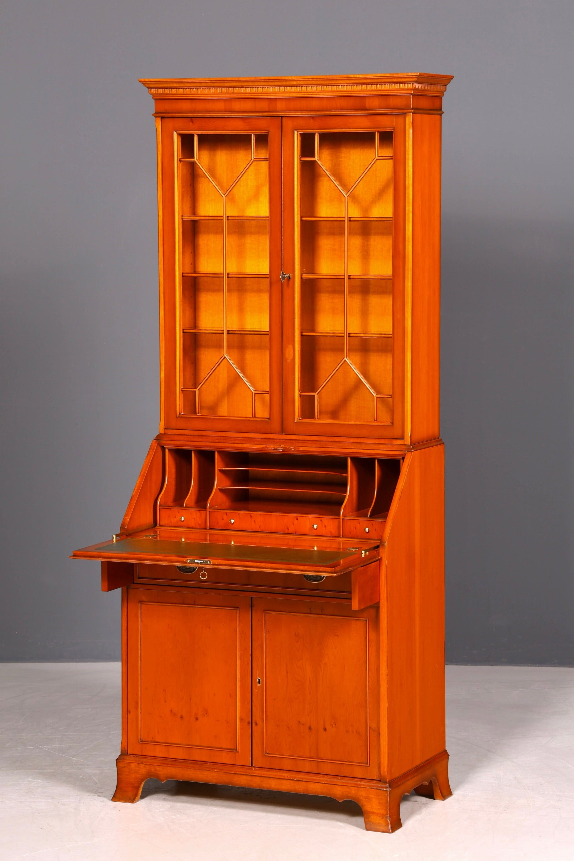 G581 Finish Stilvoller Englischer Sekretär Original Heldense Büro Aufsatzsekretär Eibe Antik 60S Vitrinen Schrank UK (Kopie)