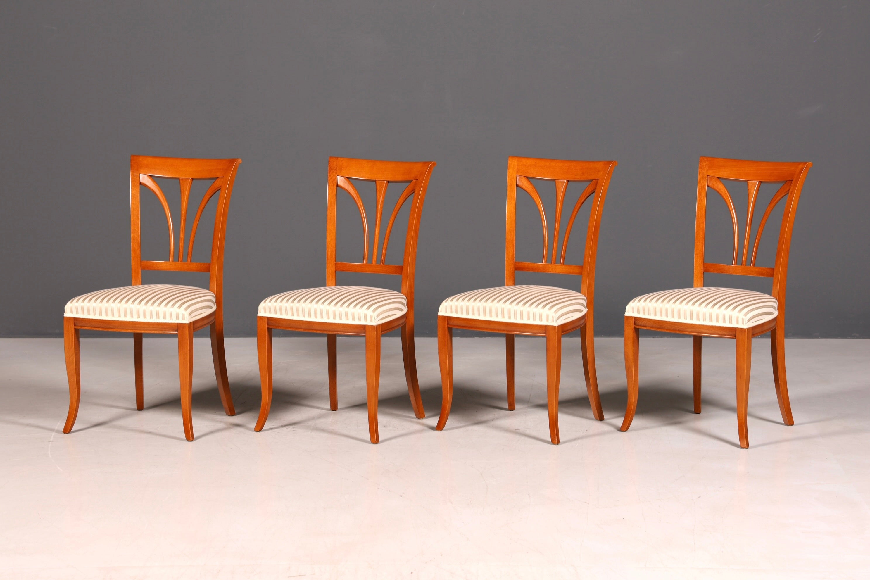 G625 Finish SELVA 4x Edle Englische Stühle Englisch Dining Chairs Antik 60er Jahre Küchenstühle Stuhlset (Kopie)