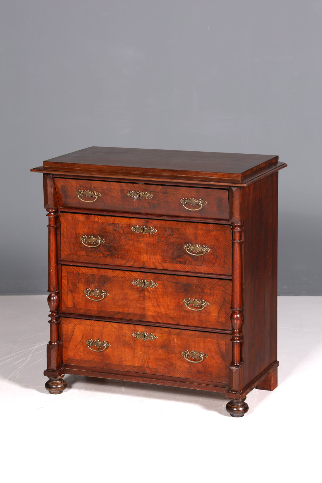 Wunderschöne Gründerzeit Kommode Louis Philippe Nussbaum Schubladenkommode um 1880