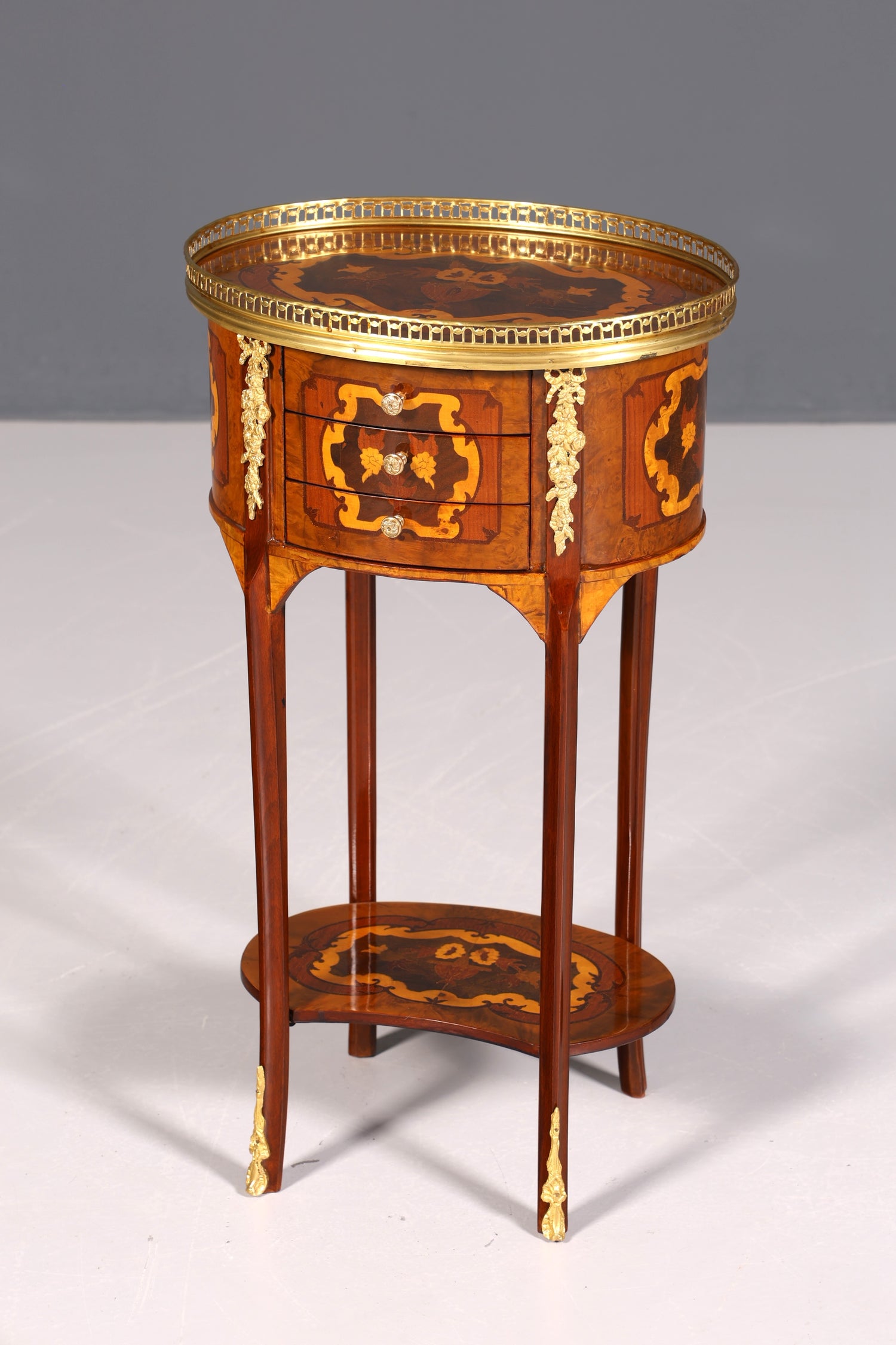 Traumhafter Barock Louis XV Stil Beistelltisch Ablagetisch massiv Kommode Antik Stil