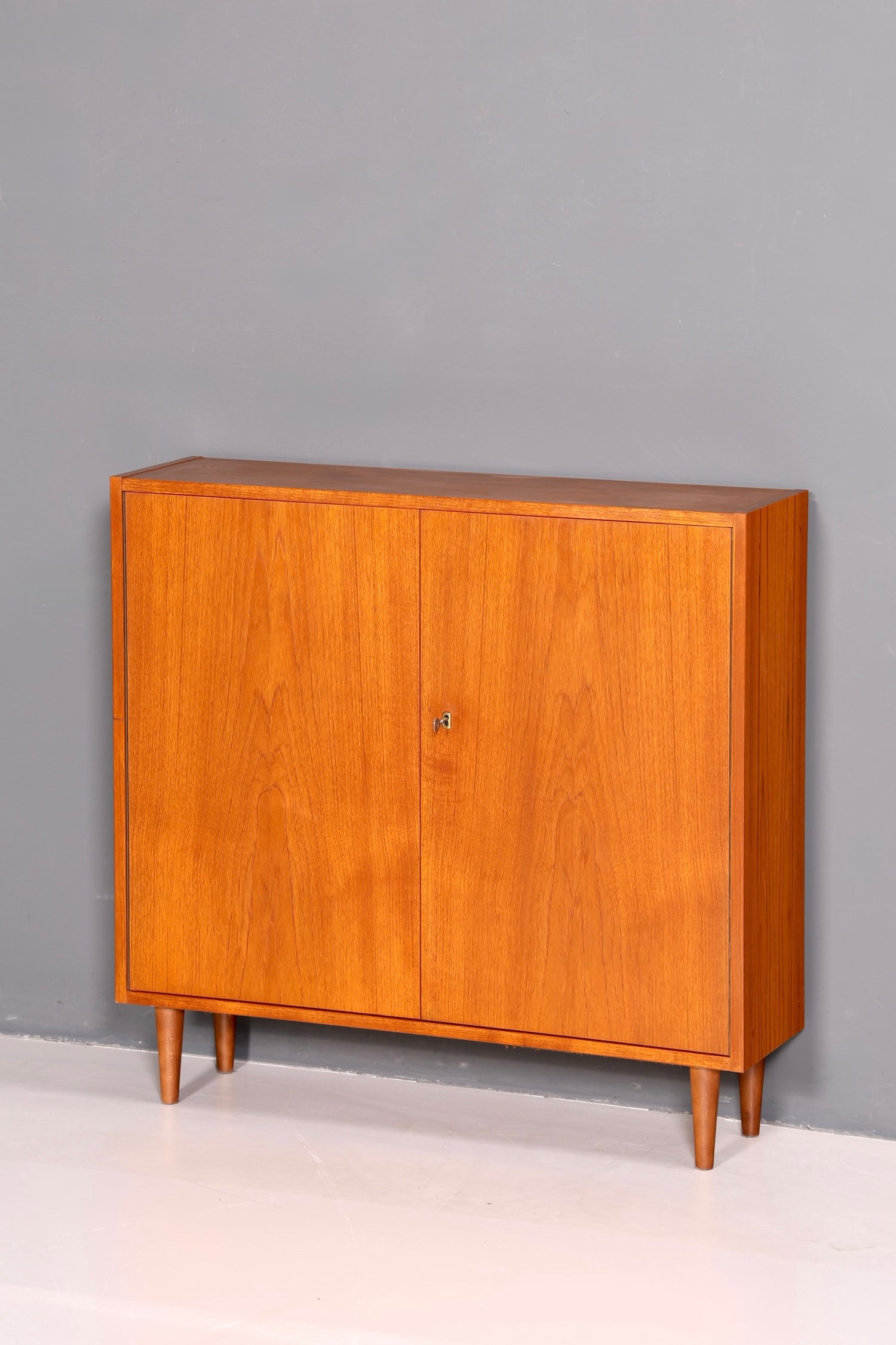 Wunderschöner Hellerau Schrank Mid Century Highboard Vintage Vertiko Kleiderschrank 60s