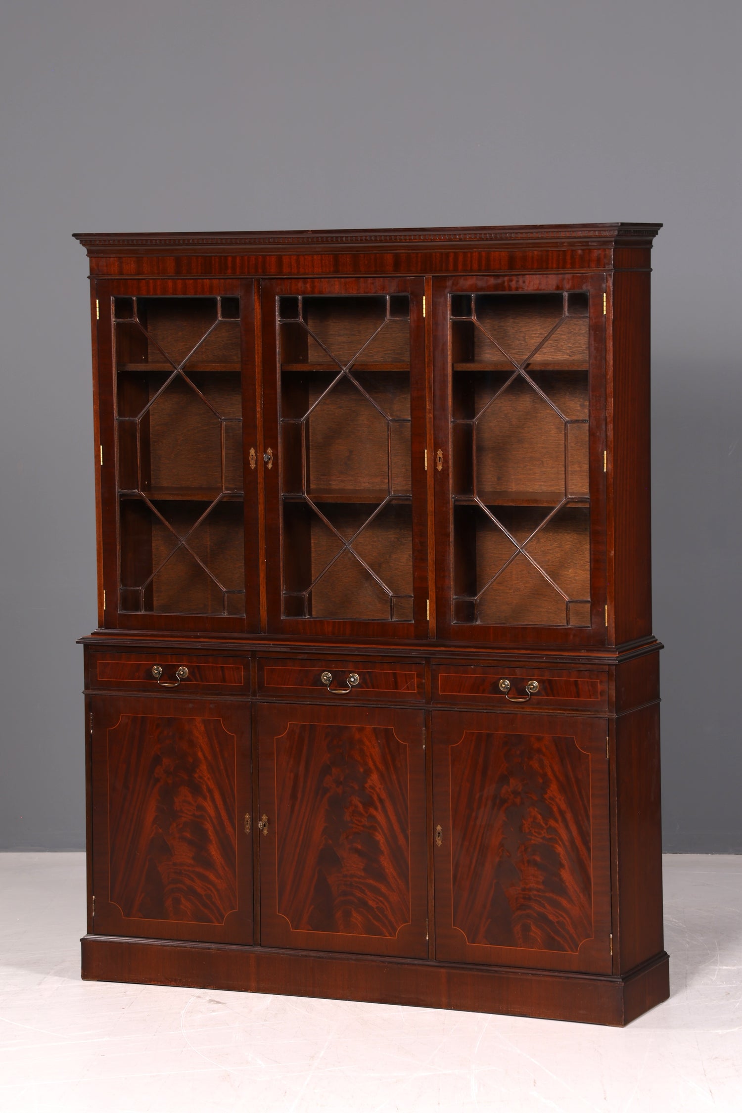 Wunderschöne Englische Vitrine Mahagoni Bibliothek Bücherschrank Buffet Schrank 60er Glasvitrine Vintage