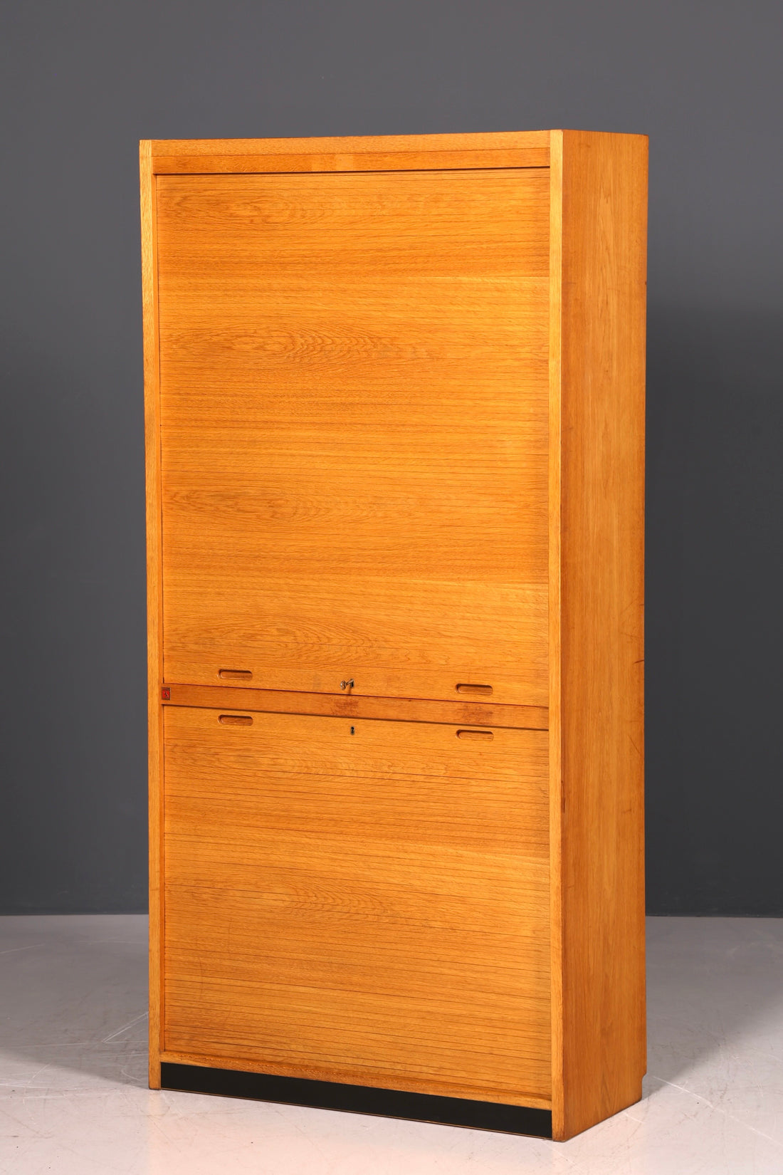 Schlichter Mid Century Rollladenschrank Bauhaus Vintage Apothekerschrank Art Deco Büro Aktenschrank