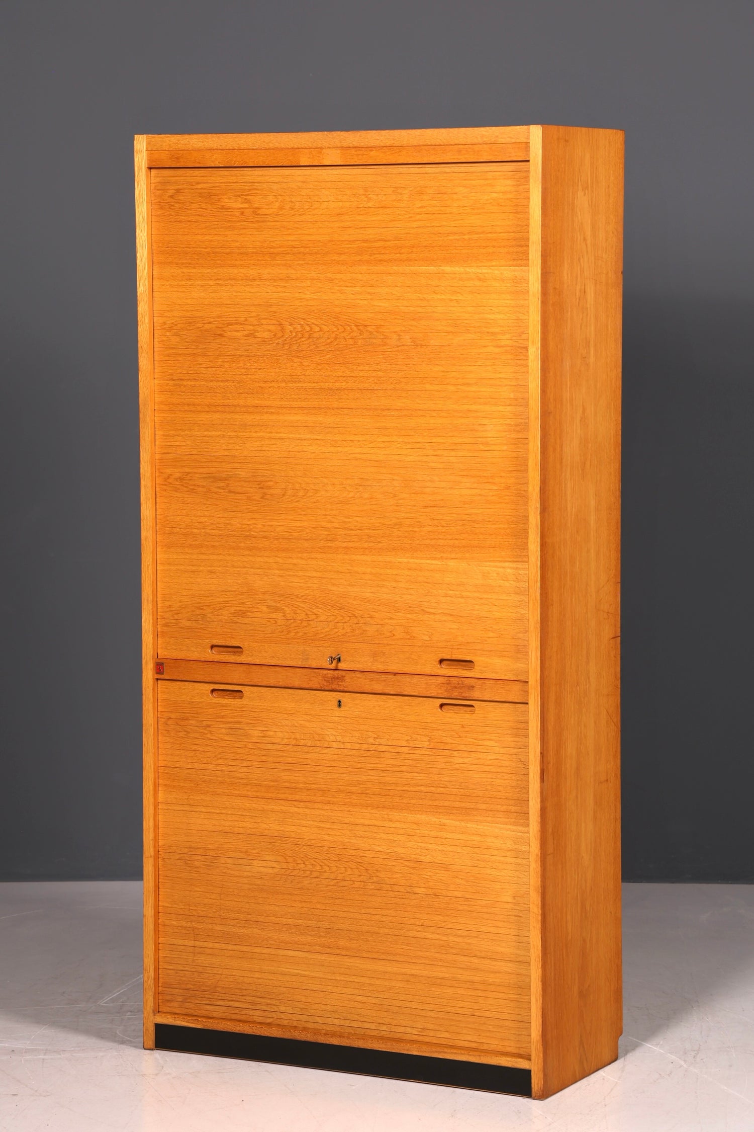 Schlichter Mid Century Rollladenschrank Bauhaus Vintage Apothekerschrank Art Deco Büro Aktenschrank