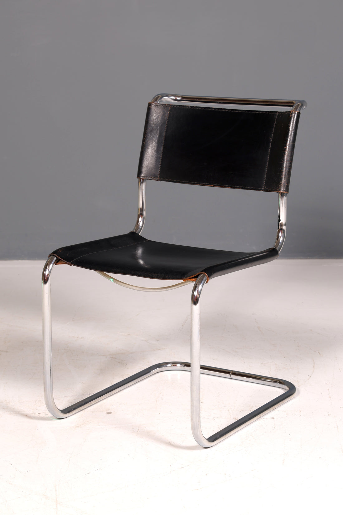 Elegant Original Thonet Cantilever Chair, Chrome, Black Leather, Bauhaus Design Classic, Vintage Cantilever Chair, Dining Chair, Vintage 1 of 2