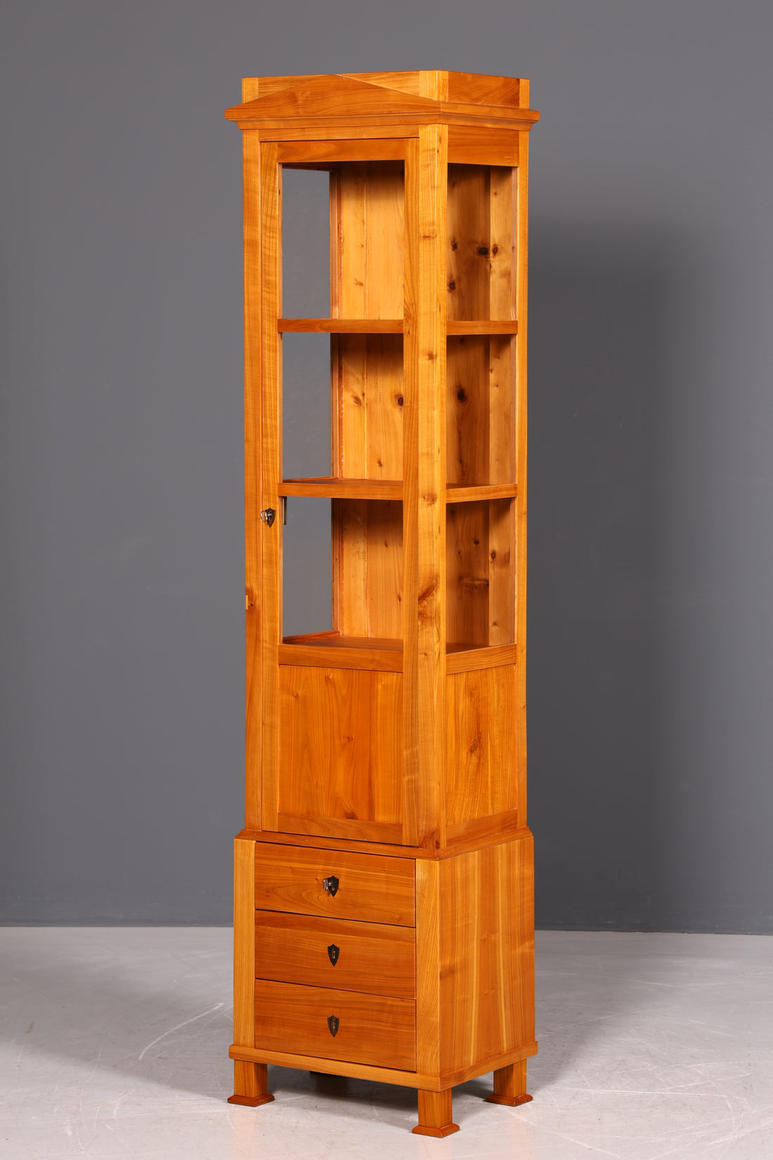 G077 Finish Antik04 falsche Beschreibung - (Biedermeier Vitrine- preis muss ich noch recherchieren)