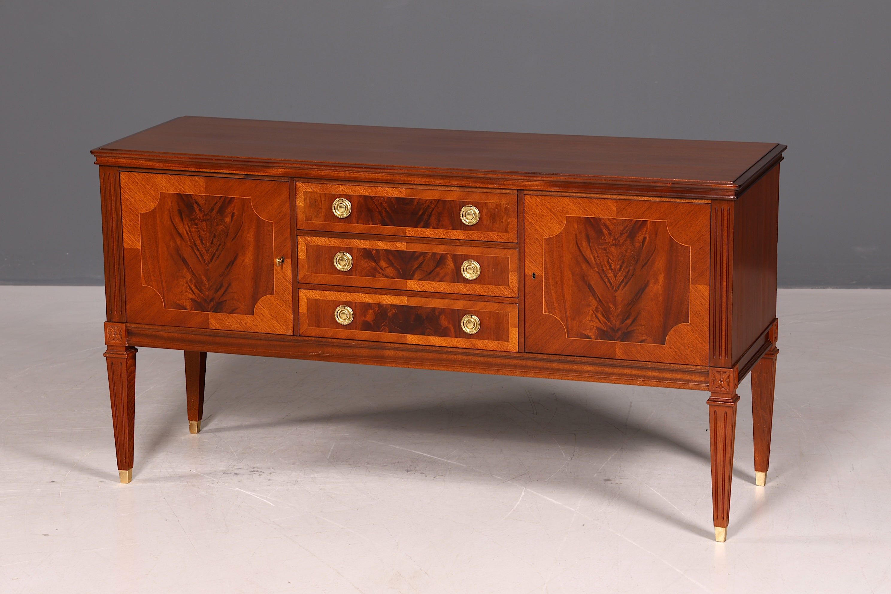 Wunderschönes Sideboard im Gustavianischen Stil 60er Jahre TV Schrank Kommode