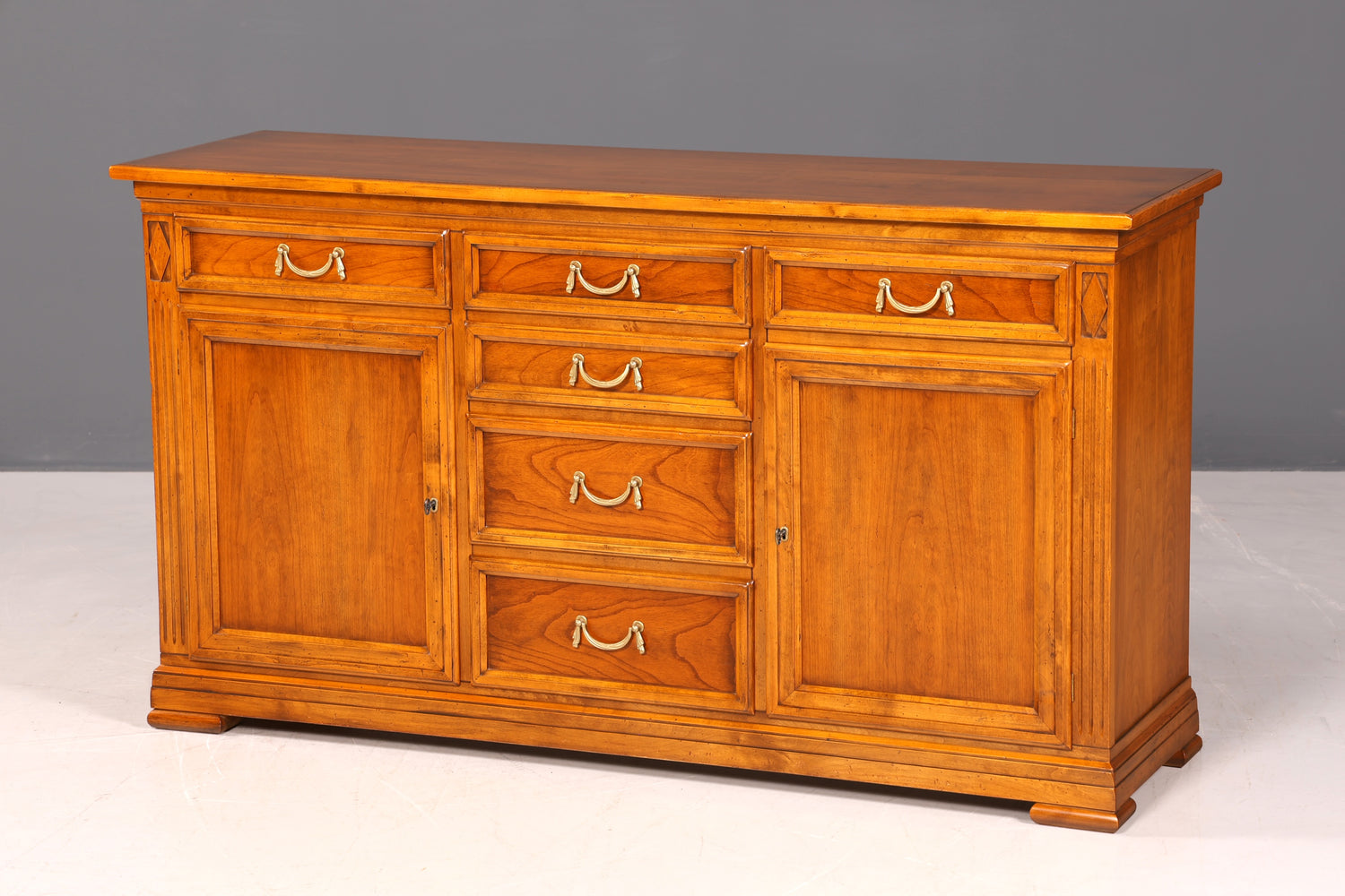 G225 Finish SELVA Wunderschönes Englisches Sideboard Eibe Schrank Antik Stil Buffetschrank Kommode (Kopie)