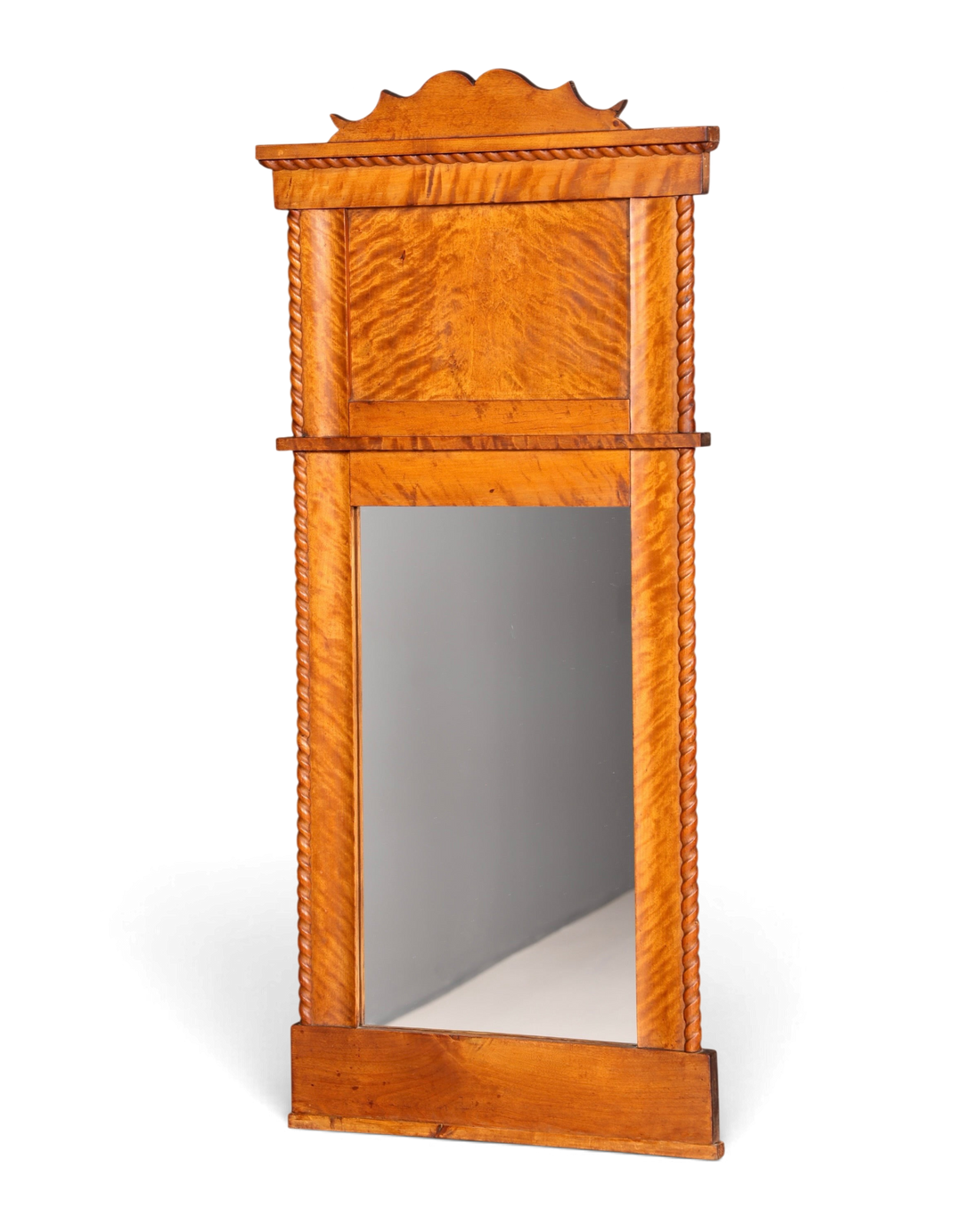 Hauptstadt Möblerei antiker Biedermeier Wandspiegel mit warmem Holzfurnier und dekorativen Kordel-Schnitzereien