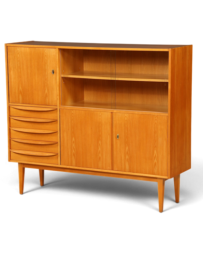 Hauptstadt Möblerei Hellerau Vitrine Modell 602 von Franz Ehrlich aus Holz im Mid-Century-Design mit Glasschiebetüren