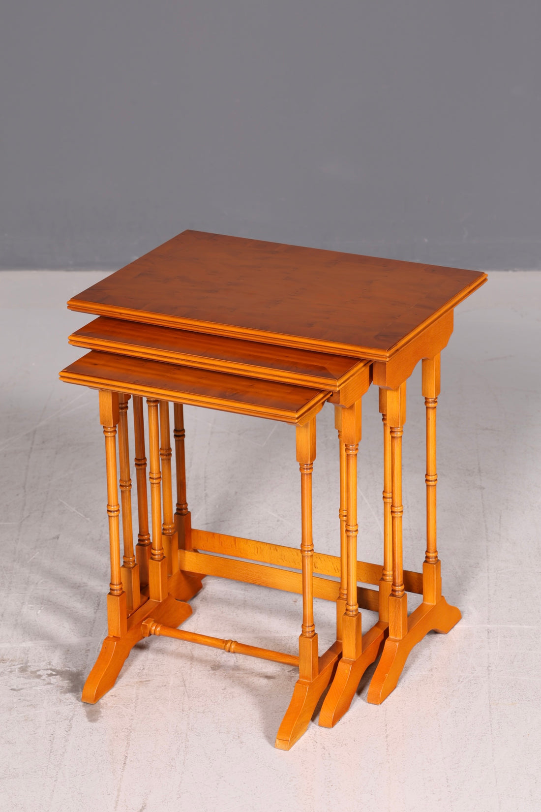 Delicate English table set, set of 3 coffee tables, yew wood, side tables, nesting tables, antique vintage style
