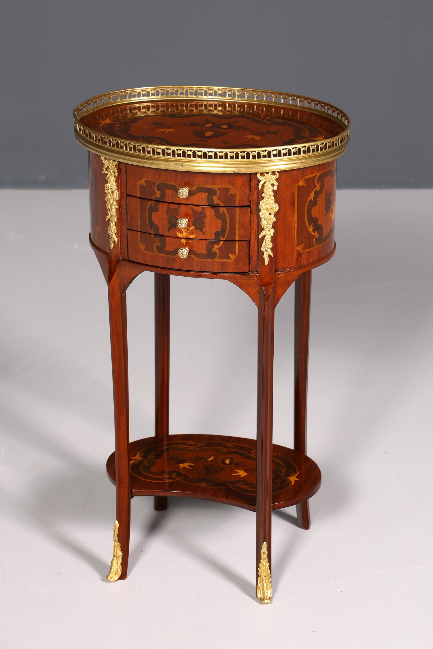 Wunderschöner Barock Louis XV Stil Beistelltisch Ablagetisch Kommode massiv Antik Stil Nachttisch