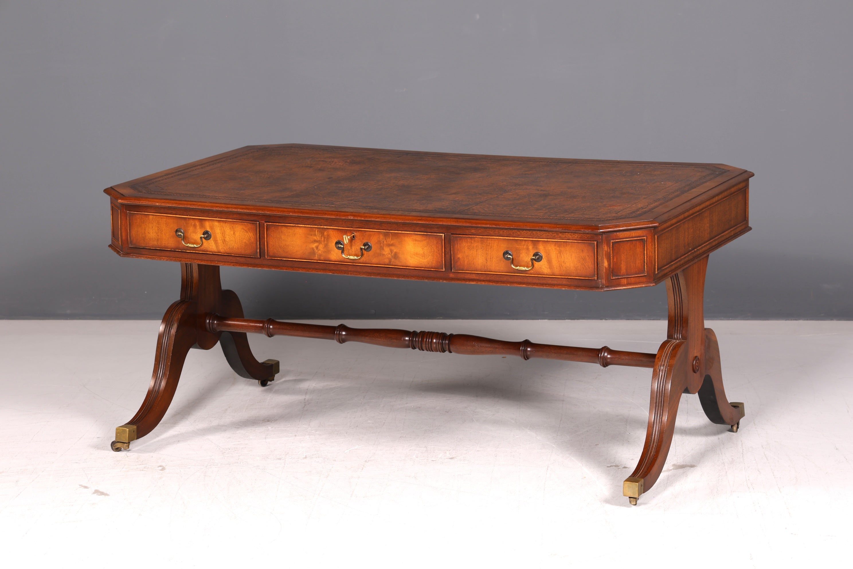 Wunderschöner Englischer Schreibtisch Office Table Mahagoni Partner Desk Echt Lederauflage Regency Partner Desk Bürotisch