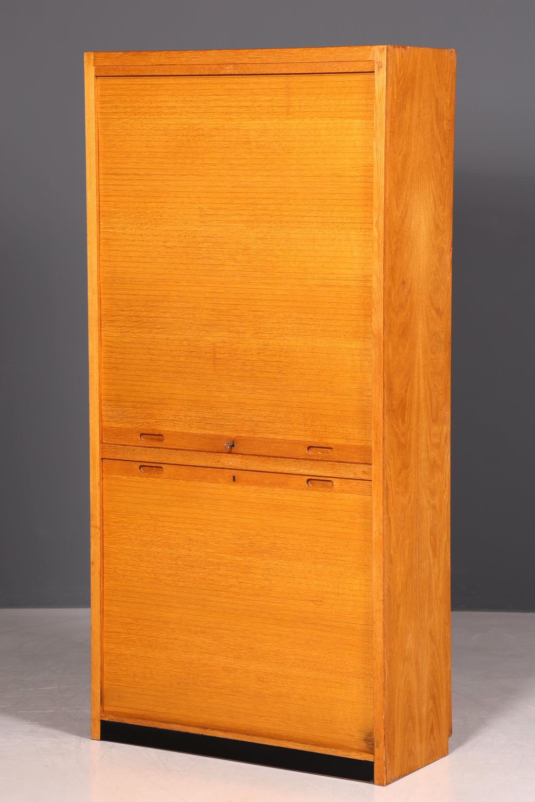 Schlichter Mid Century Rollladenschrank Bauhaus Apothekerschrank Art Deco Büro Aktenschrank