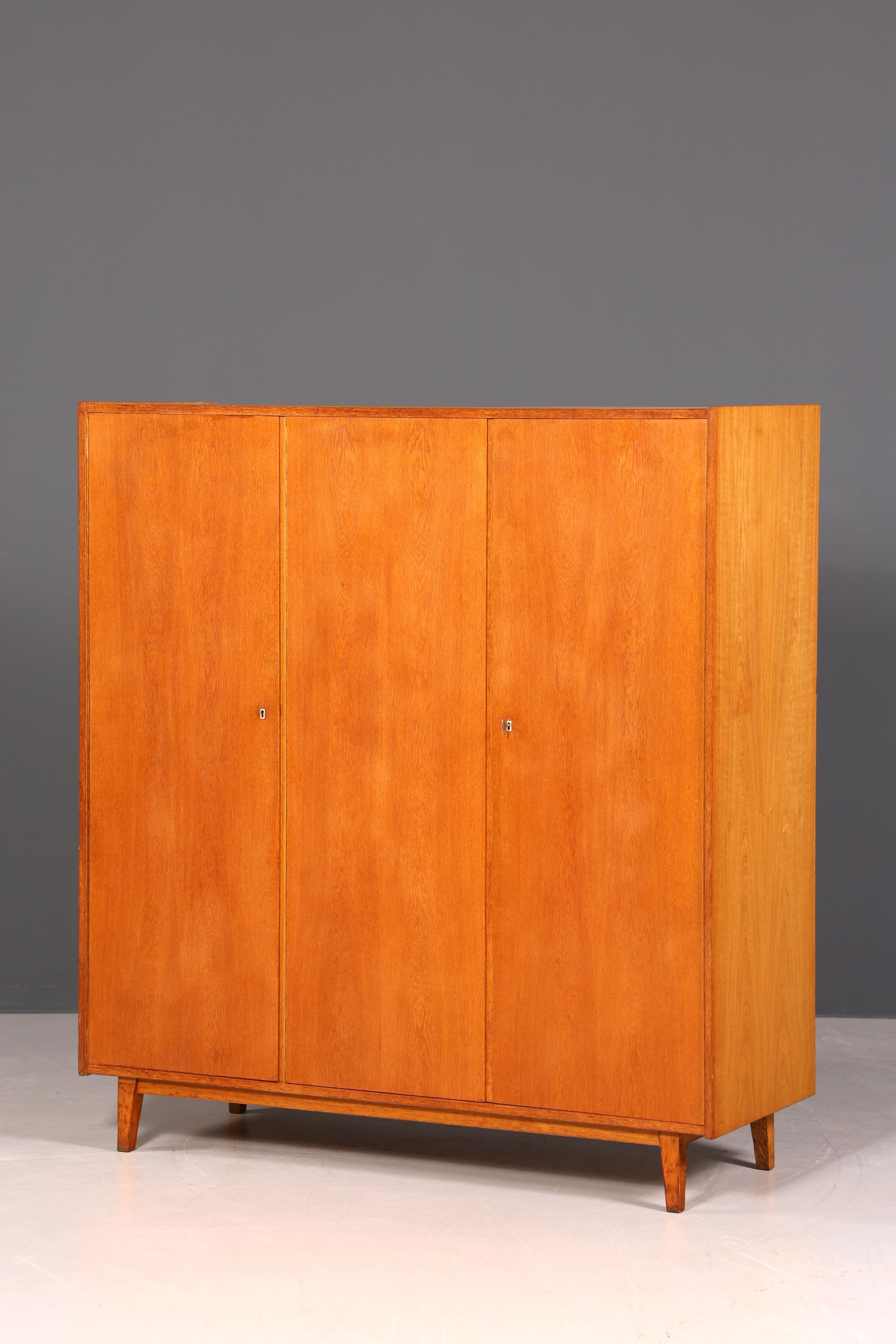 G384 Finish Traumhafter Mid Century Kleiderschrank Vintage Schrank Retro Wäscheschrank (Kopie)