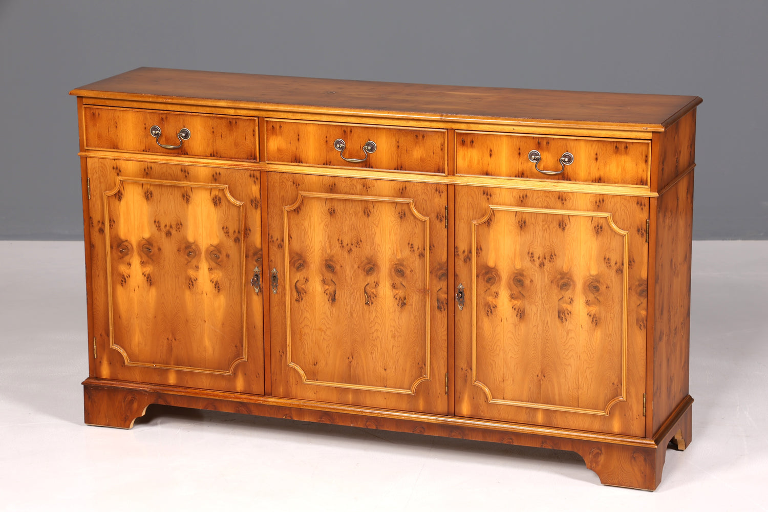 Wunderschönes Englisches Sideboard Schrank Antik 60s Buffetschrank Kommode