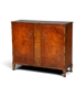 Hauptstadt Möblerei Art Deco Schrank aus massivem Holz mit edler Maserung und verzierten Beschlägen um 1930