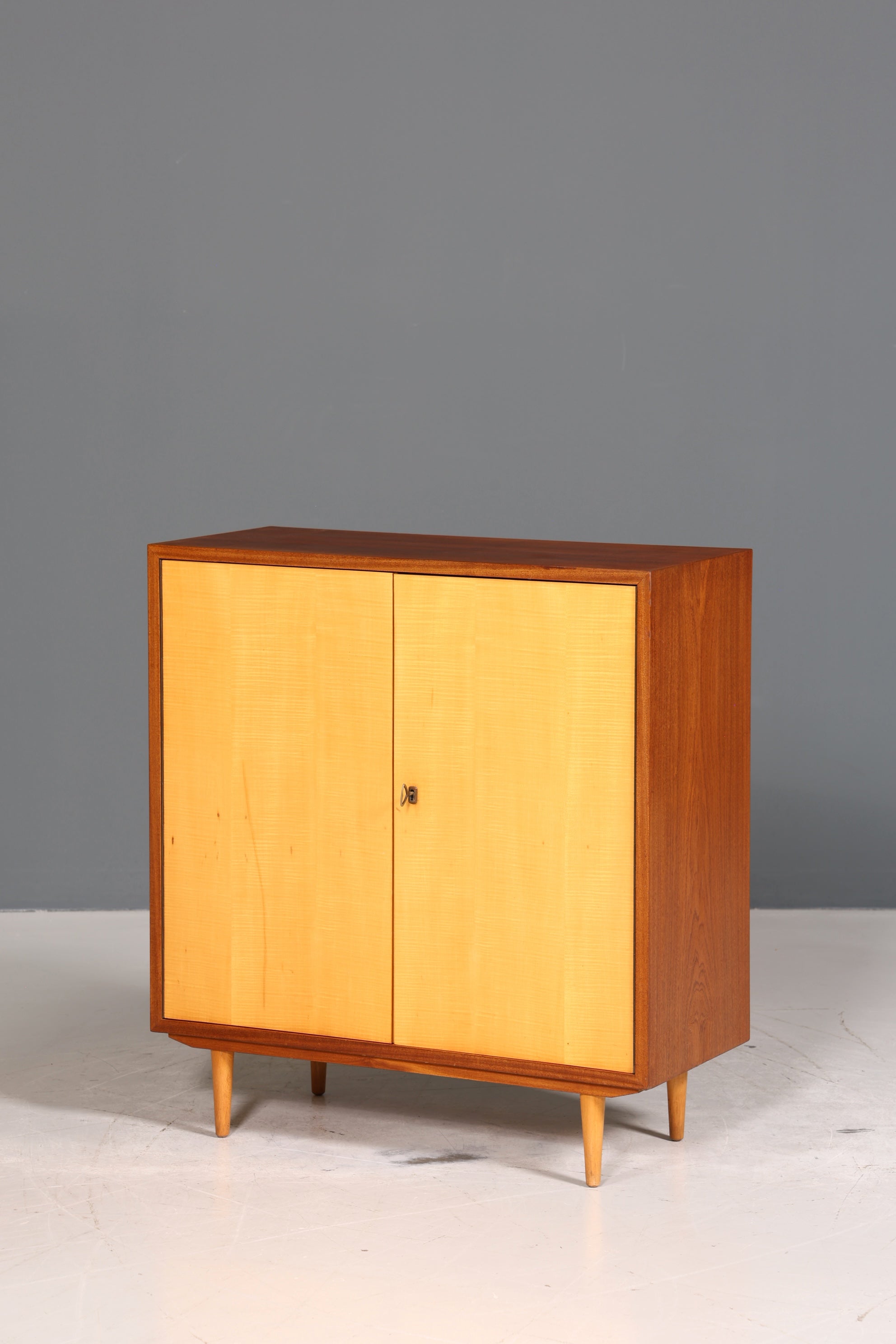 Wunderschöner Mid Century Schrank 60er Jahre Bücherregal Aktenschrank Wäscheschrank 1 von 2