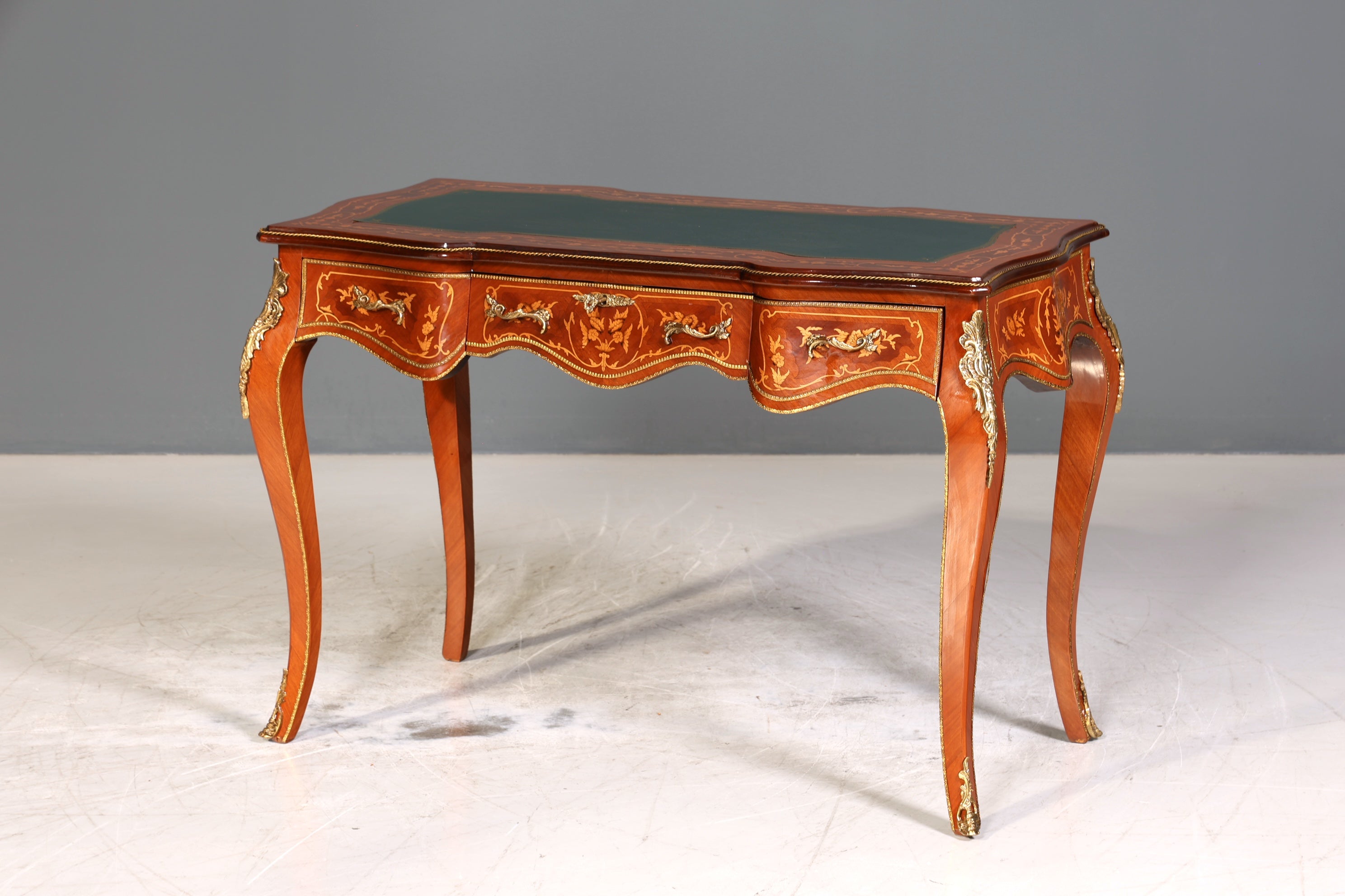 Traumhafter Louis XV Stil Schreibtisch French Desk Antik Barock Stil grün Bürotisch
