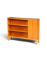 Hauptstadt Möblerei Mid Century Sideboard aus massivem Holz mit offenen Regalfächern und Schranktür im Retro-Stil